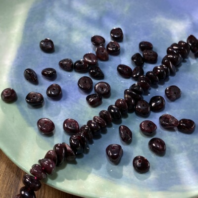 天然石榴石10*5mm蛋面不规则随形珠扁珠手工diy串珠饰品配件S636