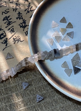 天然灰月光7*3mm三角形隔片珠散珠手工diy项链饰品配件材料X691