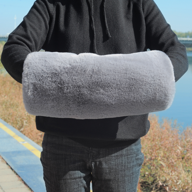 毛绒暖手筒手捂仿兔毛抱枕