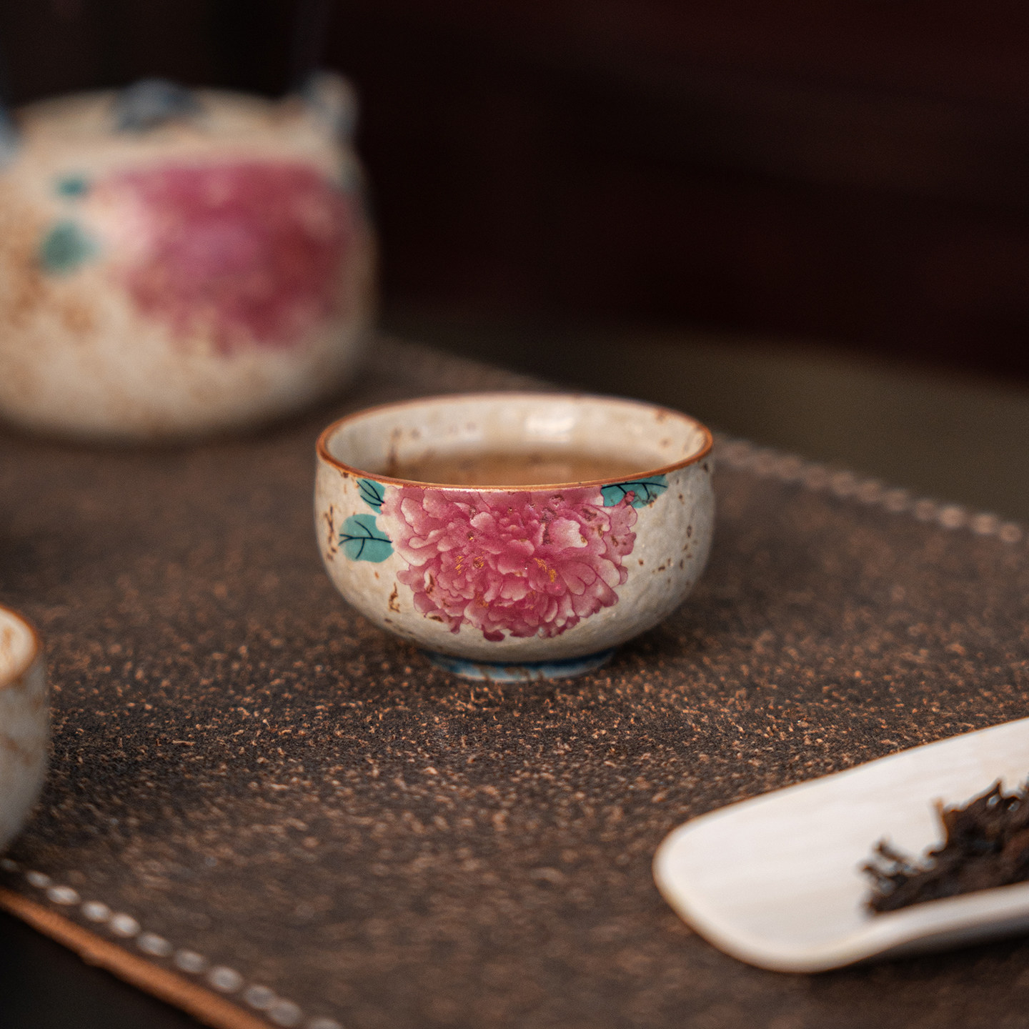 青花火石红焦糖釉牡丹陶瓷普洱杯茶杯新中式国风茶道古典功夫茶具