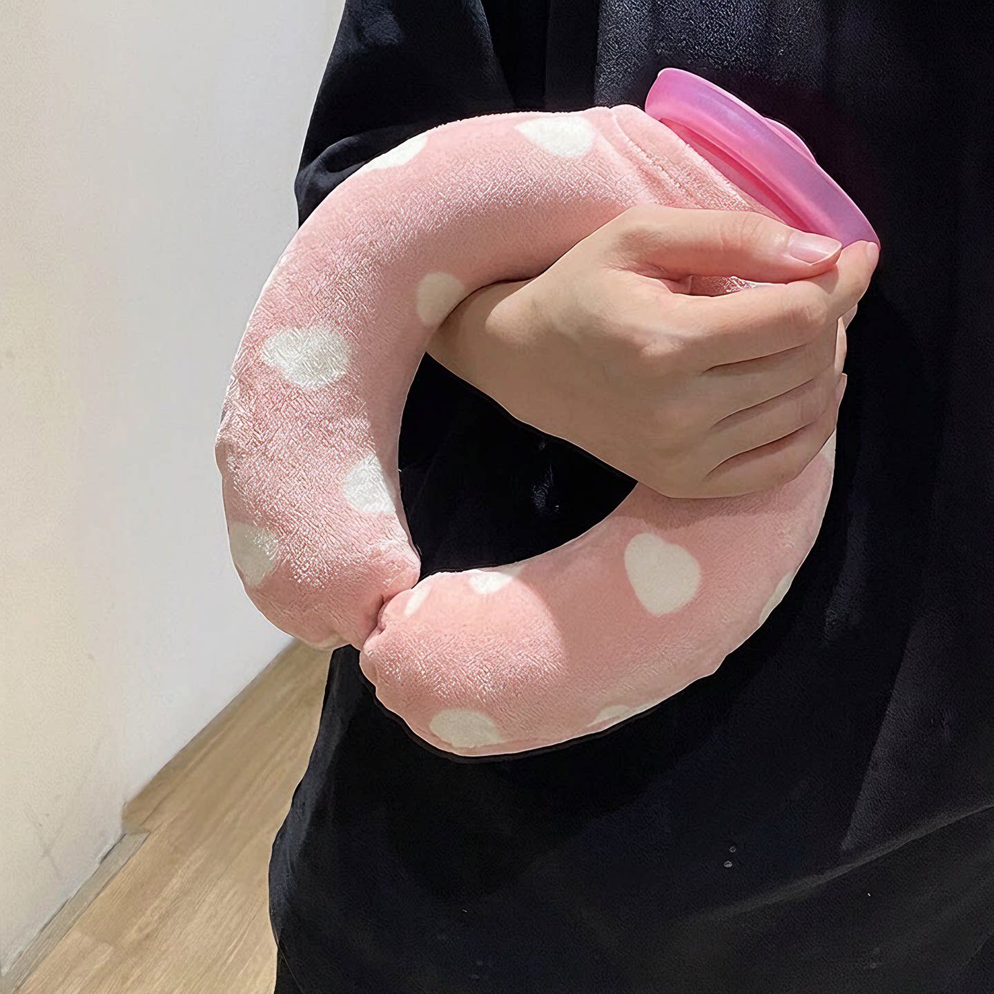 U型热水袋女生冬季保暖颈椎热敷神器柔软亲肤加厚注水防爆暖水袋