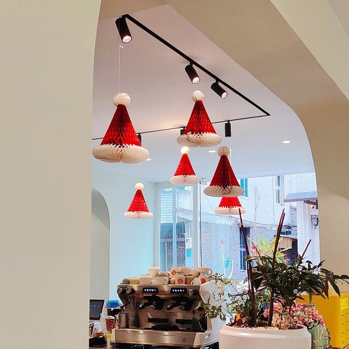 圣诞帽蜂窝球吊顶挂饰