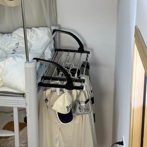 宿舍床边可伸缩挂衣架