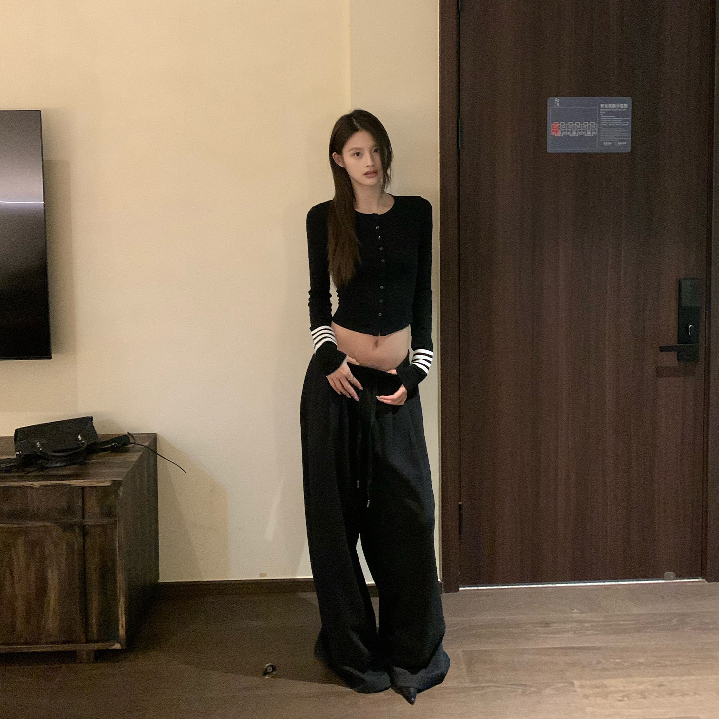 E7Q8 爆显身材 显瘦韩系纯欲风修身长袖t恤女条纹印花打底小上衣图片