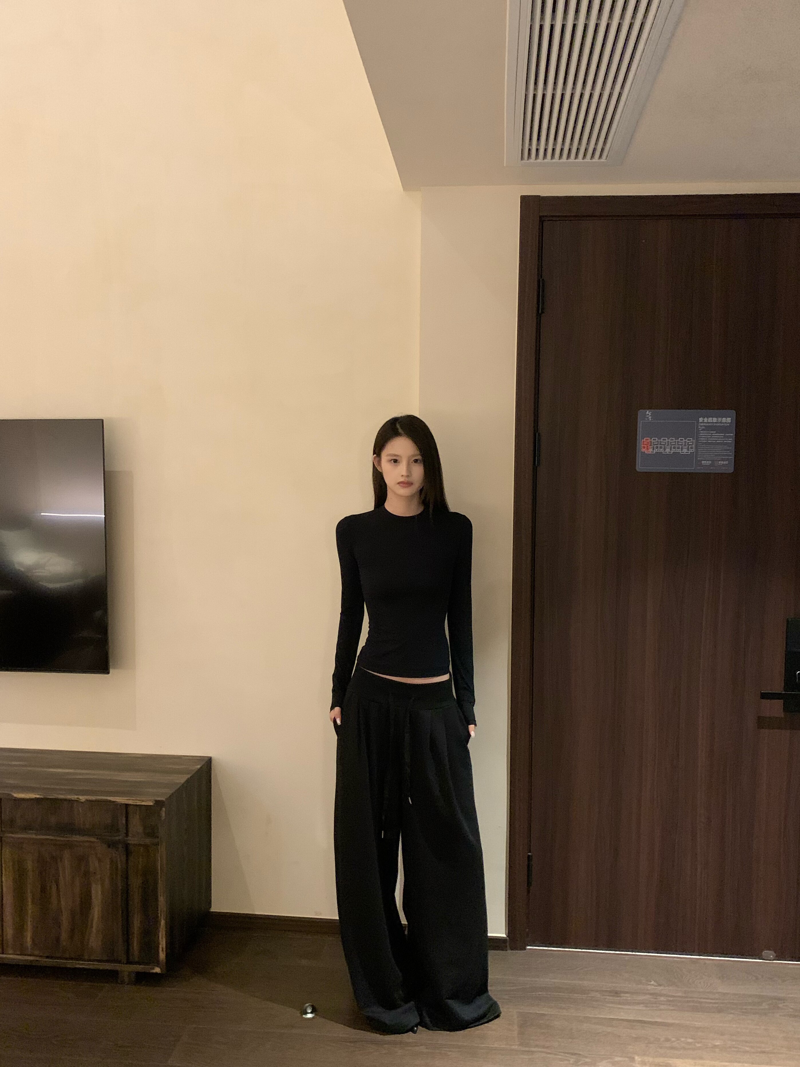 E7Q8 超显瘦超百搭修身显瘦长袖t恤女黑色打底图片