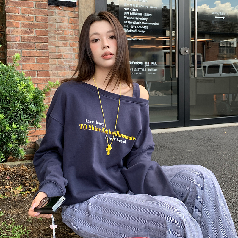 E7Q8美式辣妹斜肩卫衣女