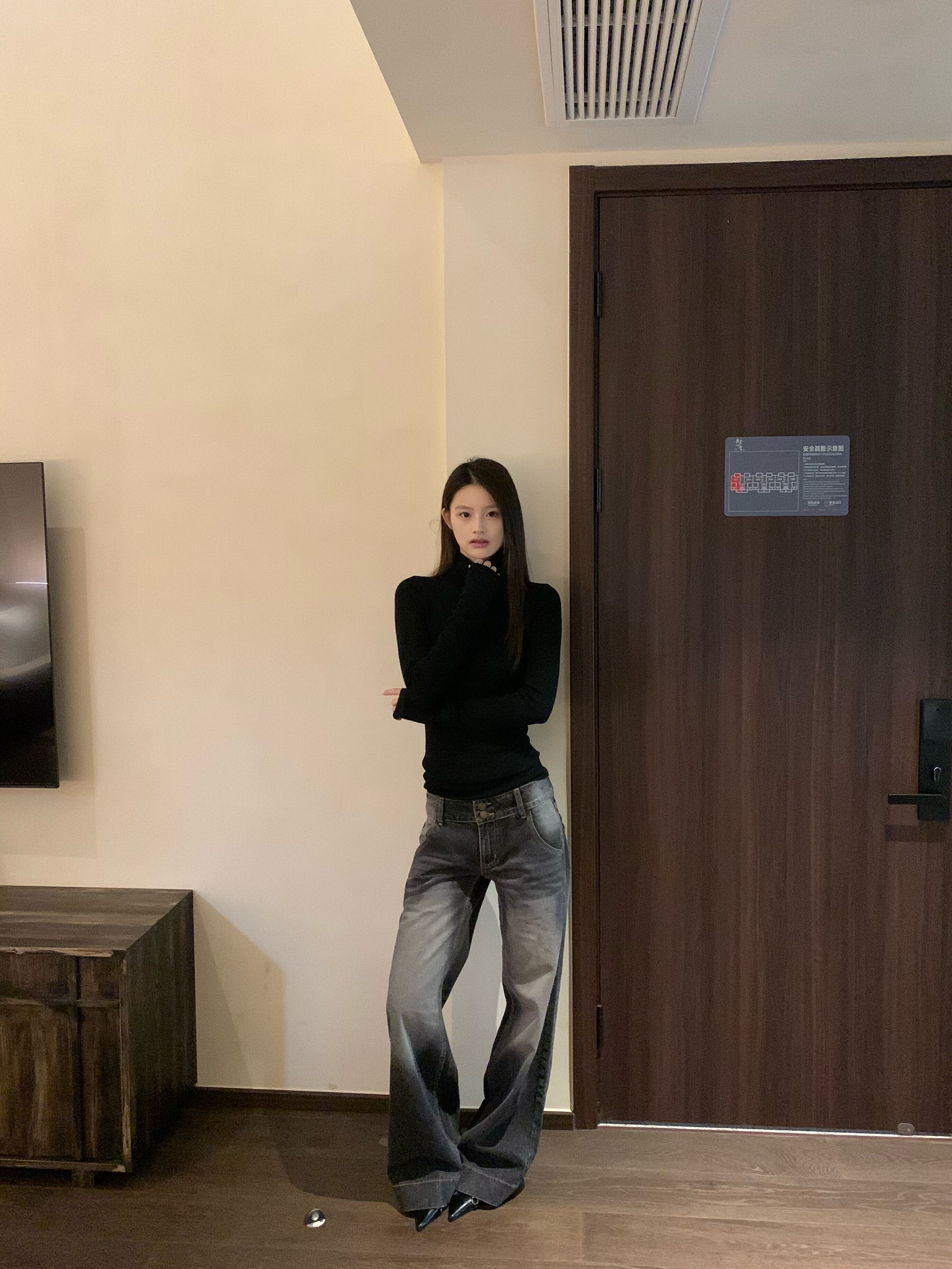 E7Q8 版型超正秋冬百搭款中低腰黑灰色牛仔长裤女图片