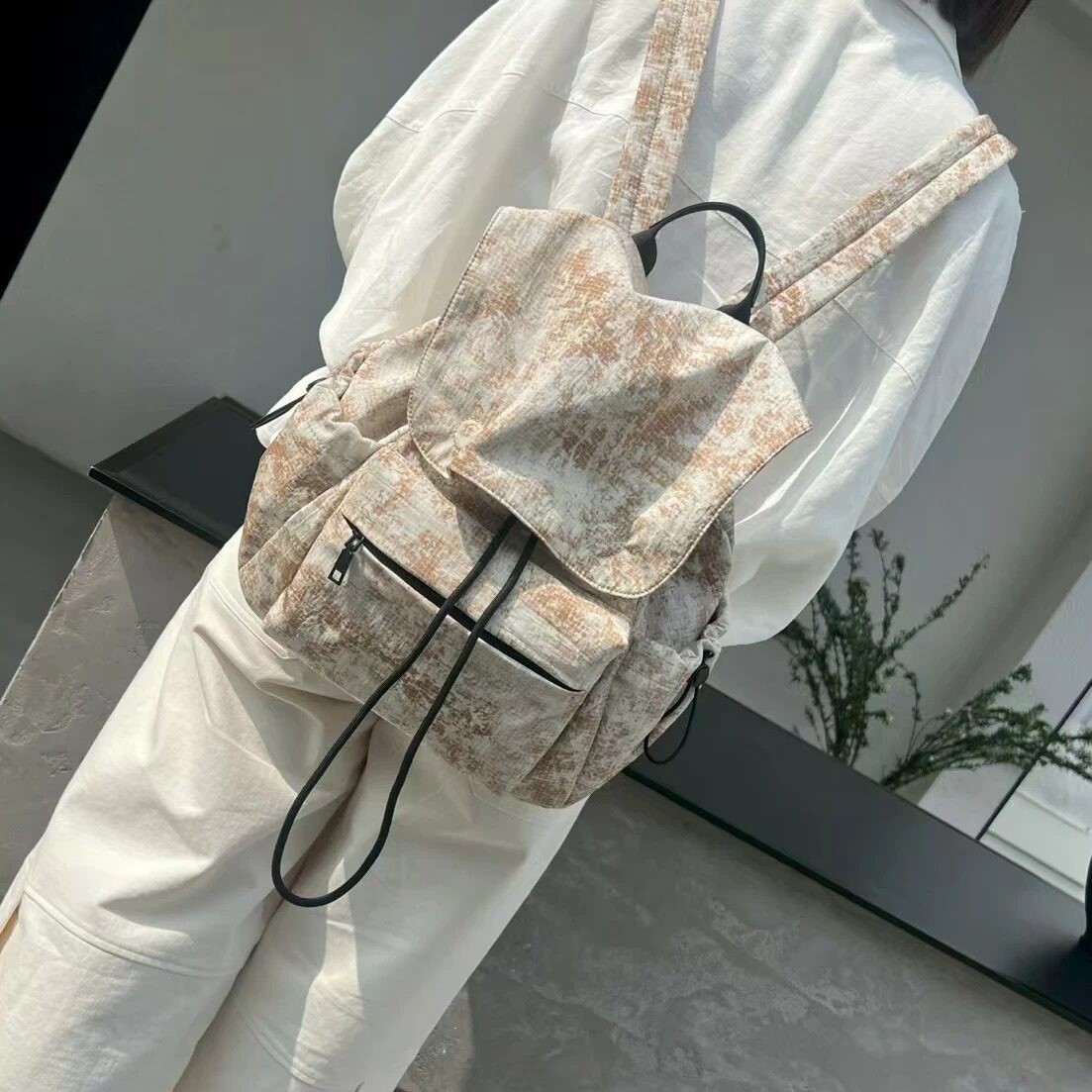 新款防水尼龙大容量双肩包