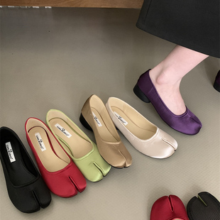 温柔新中式国风单鞋女鞋子2024新款粗跟软底缎面分趾猪蹄鞋豆豆鞋