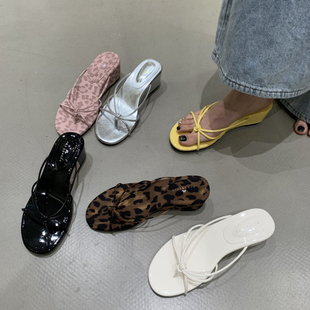 百搭不累脚黄色夹脚拖鞋女夏季外穿配裙子气质坡跟休闲沙滩凉拖鞋