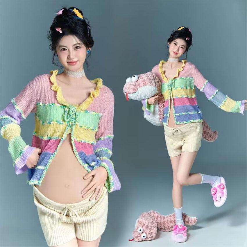 影楼新款时尚孕妈咪蛇年主题多巴胺针织套装可爱艺术写真摄影服装
