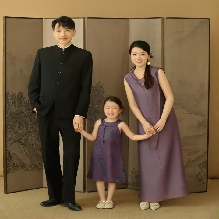 2025年影楼新款亲子孕妇照写真复古中国风可爱风一家三口摄影服装