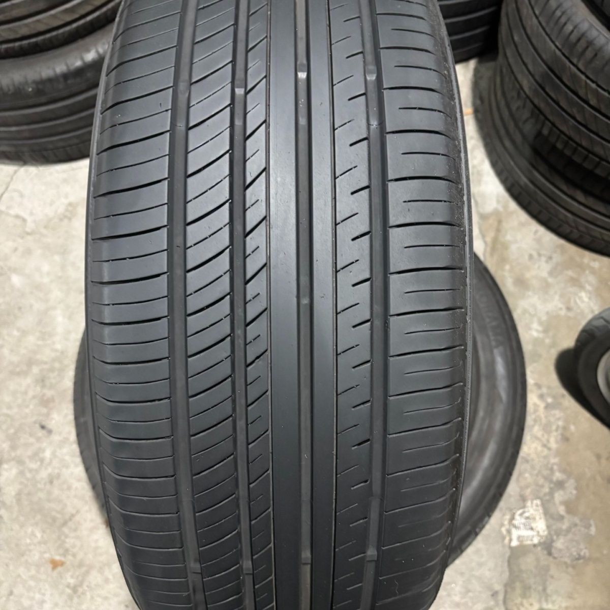 优科豪马横滨245/45R19轮胎,V552花纹,适配凯迪拉克XTS/捷豹/