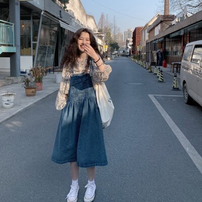 女连衣裙2025年新款春秋牛仔背带裙甜美爆款温柔套装气质宽松炸街