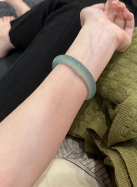 平替翡翠冰种湖水绿玉髓手镯