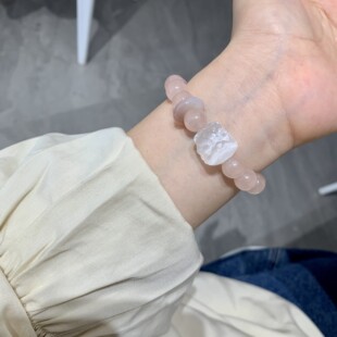 天然马达加斯加粉水晶手串绯红玛瑙手串女醒狮少女桃花手饰品