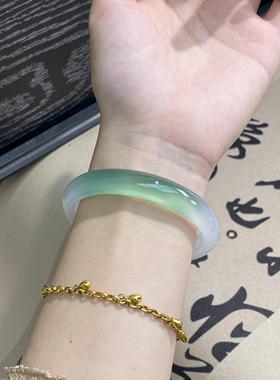 天然冰种半绿玉髓手镯精工打磨