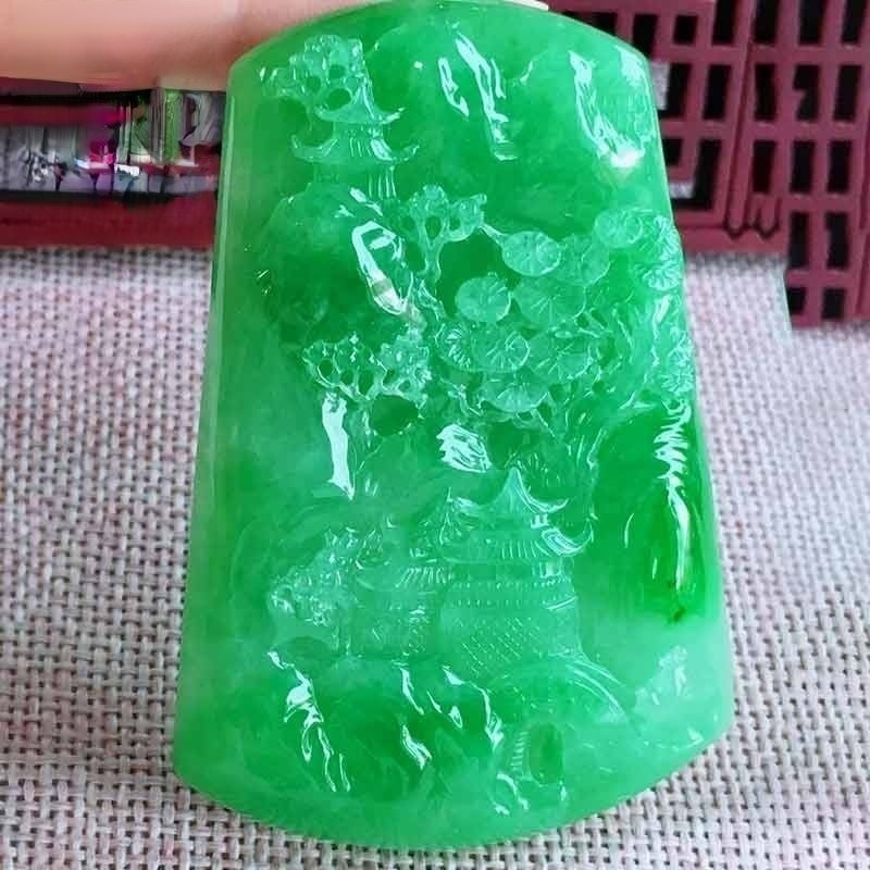 缅甸翡翠冰种满绿山水牌吊坠