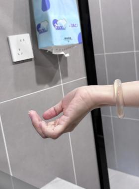 高冰白月光石英岩玉手镯礼盒