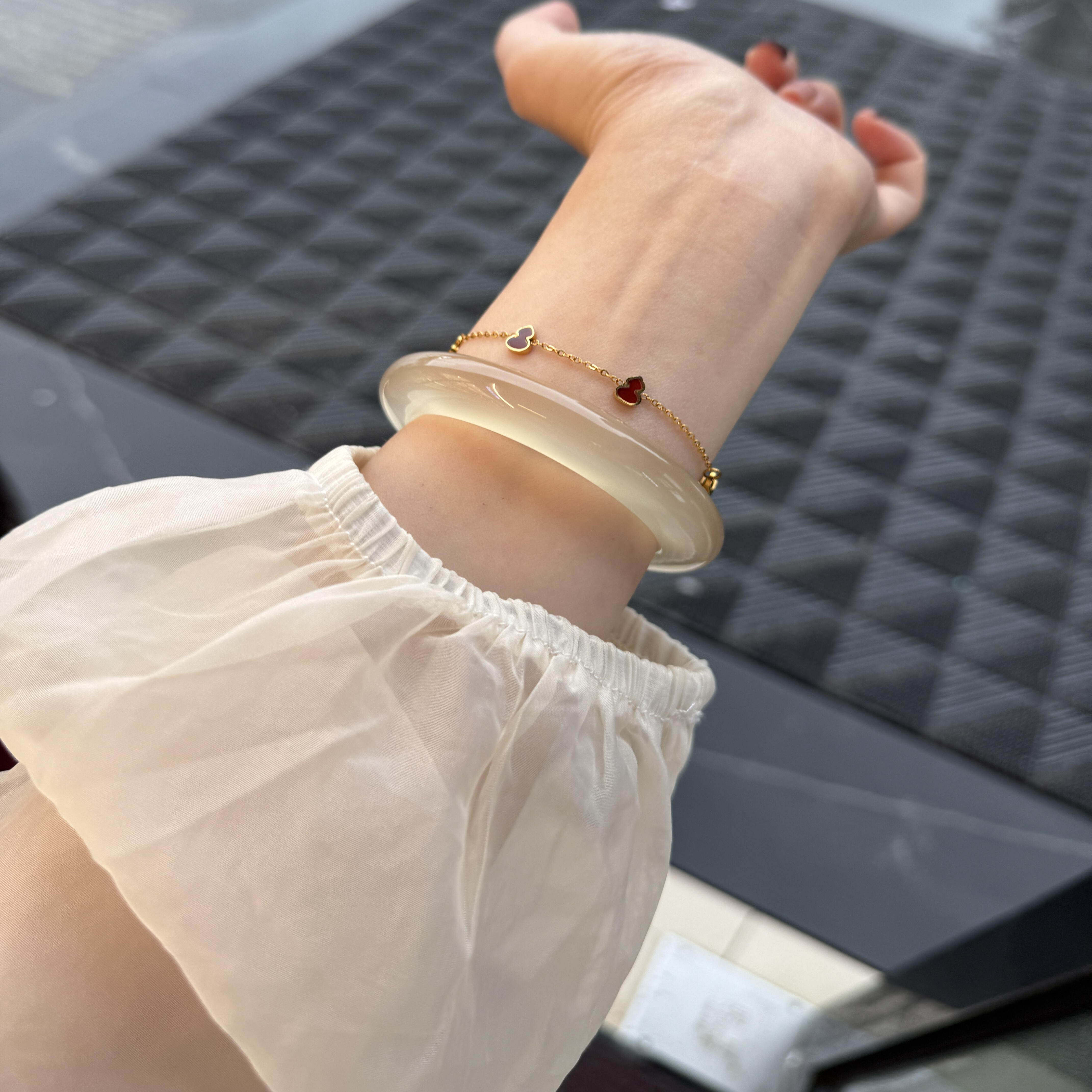 高冰香槟金玉手镯玉髓玛瑙手镯翡翠平替石英岩玉女款精美礼盒包装