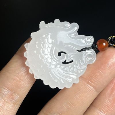 和田色玉鱼化龙吊坠项坠生肖龙挂件玉佩男女款礼物晴水项链