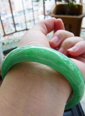 缅甸翡翠色果绿手镯冰种阳绿飘花紫罗兰玉石镯子女款时尚处理款