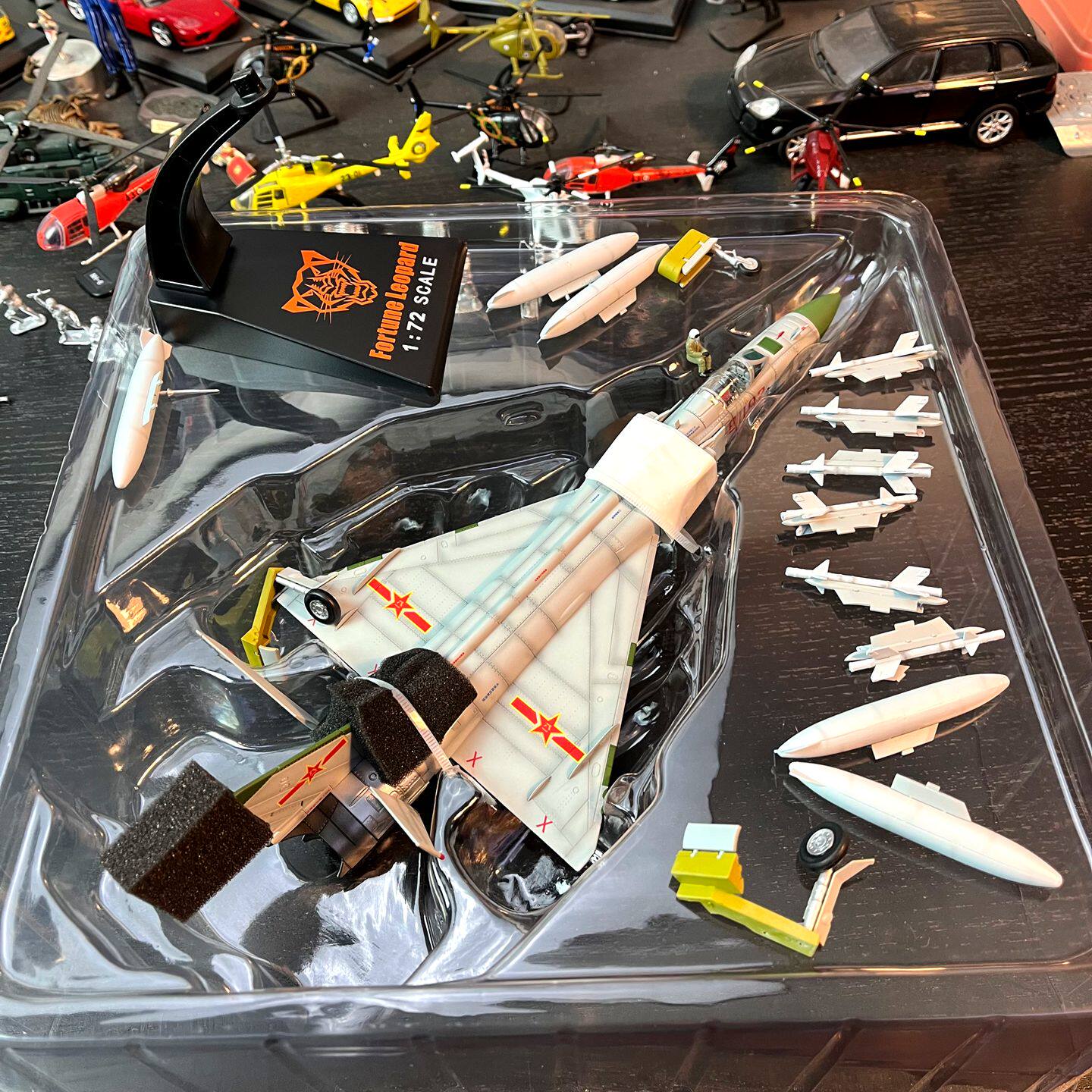 1：72合金飞机J8II战斗机81192中国军机成品金属模型带爬梯和支架