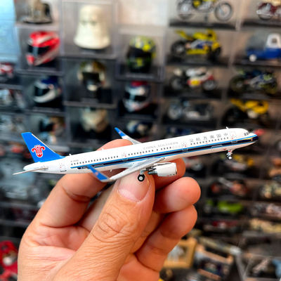 1：400比例合金飞机空客A321中国南方航空客机天线版鲨鱼鳍翼藏品