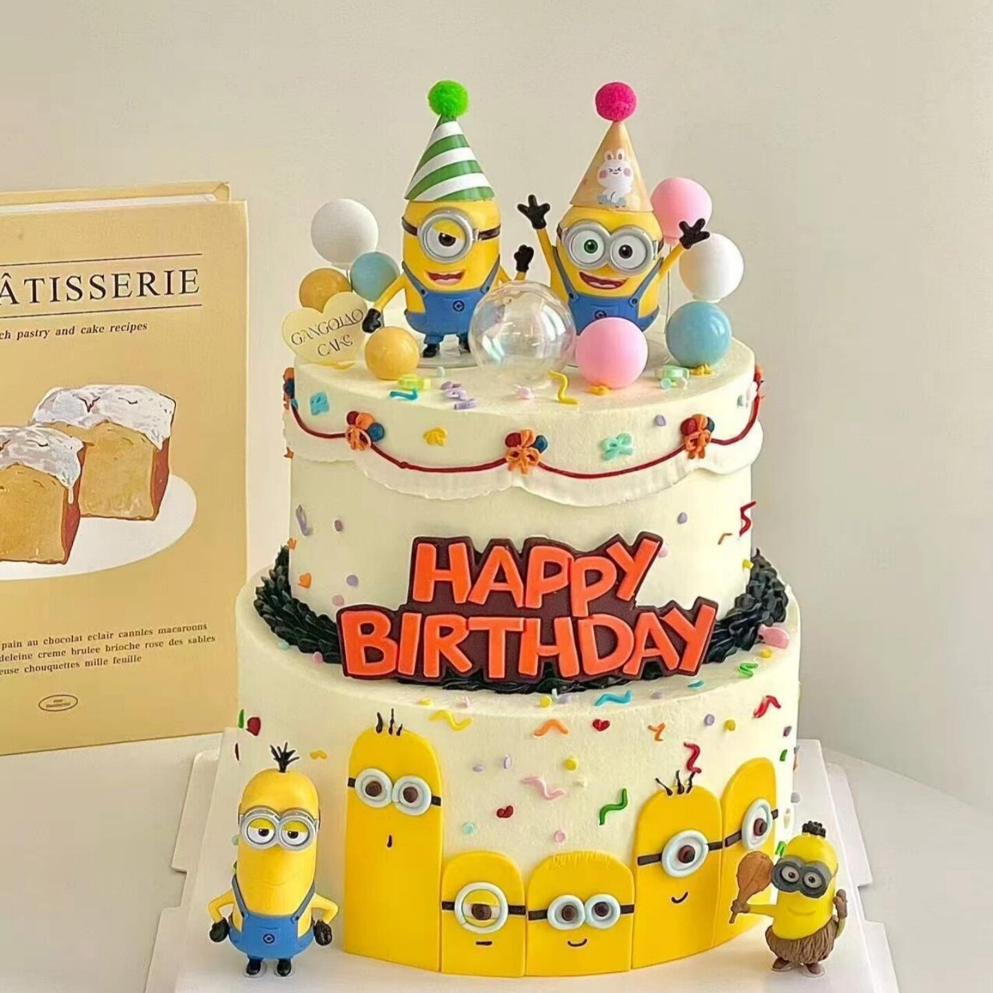 儿童小黄人蛋糕装饰摆件卡通小黄人气球毛球帽子男孩女孩生日装扮