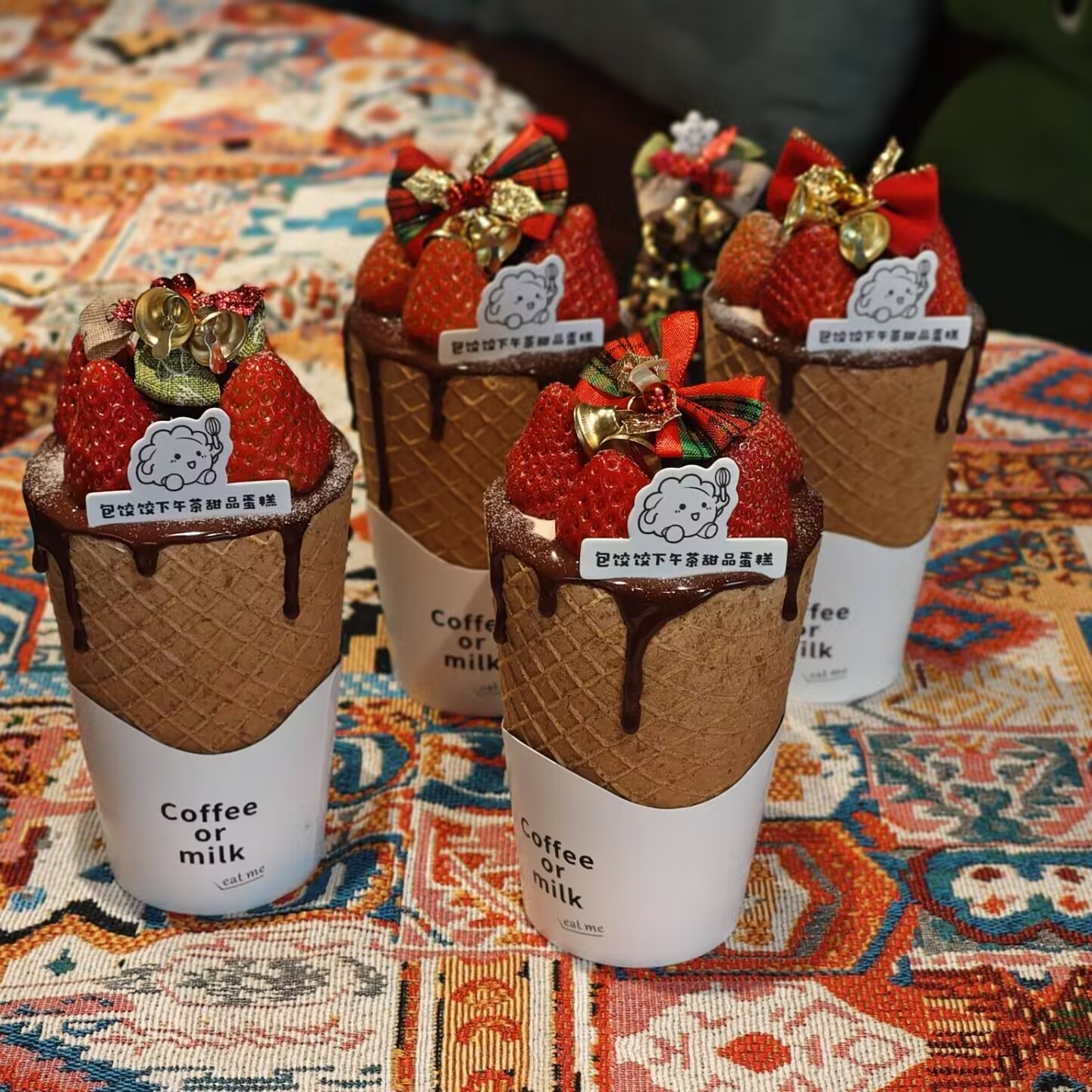 网红圣诞节铃铛蝴蝶结叶子草莓甜筒蛋糕装饰平安夜蛋糕烘焙装扮