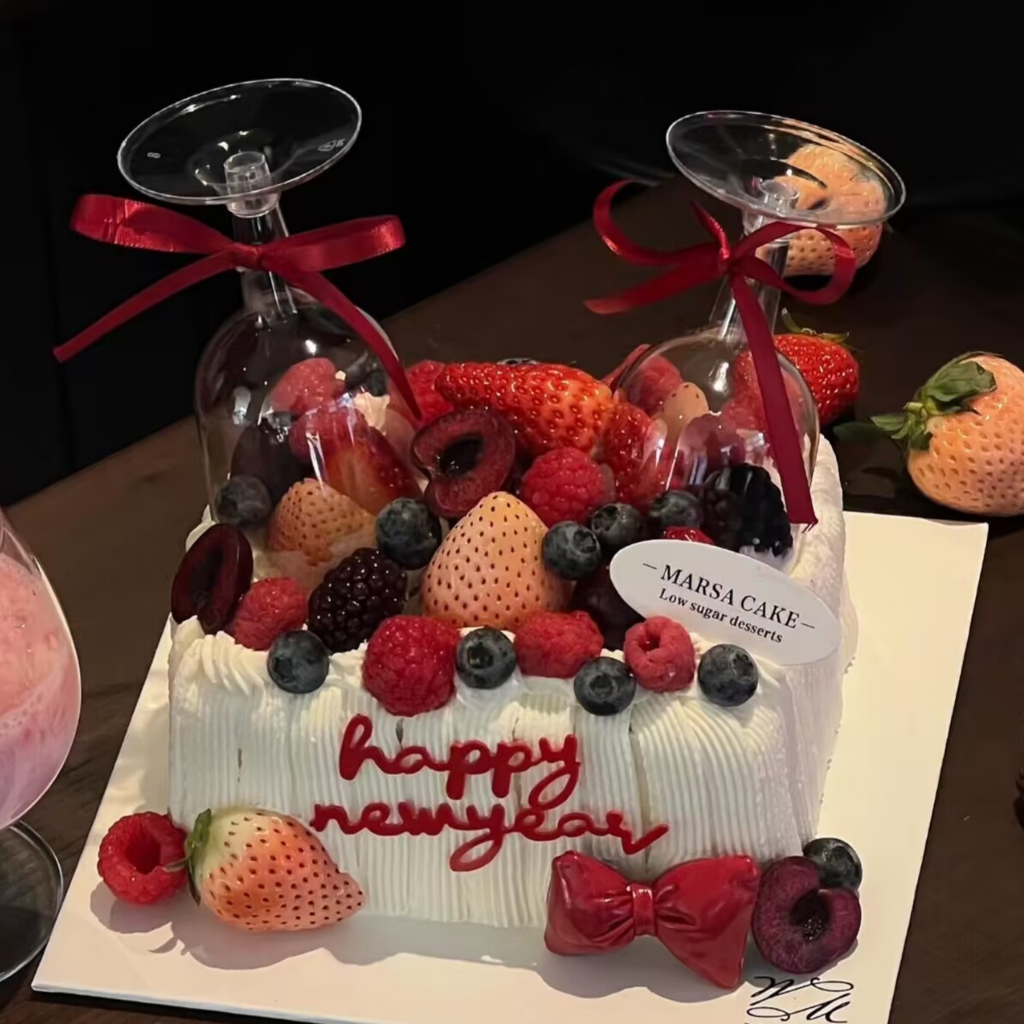 2026新年快乐碰杯酒杯蛋糕装饰高脚杯红酒杯网红跨年元旦甜品装扮