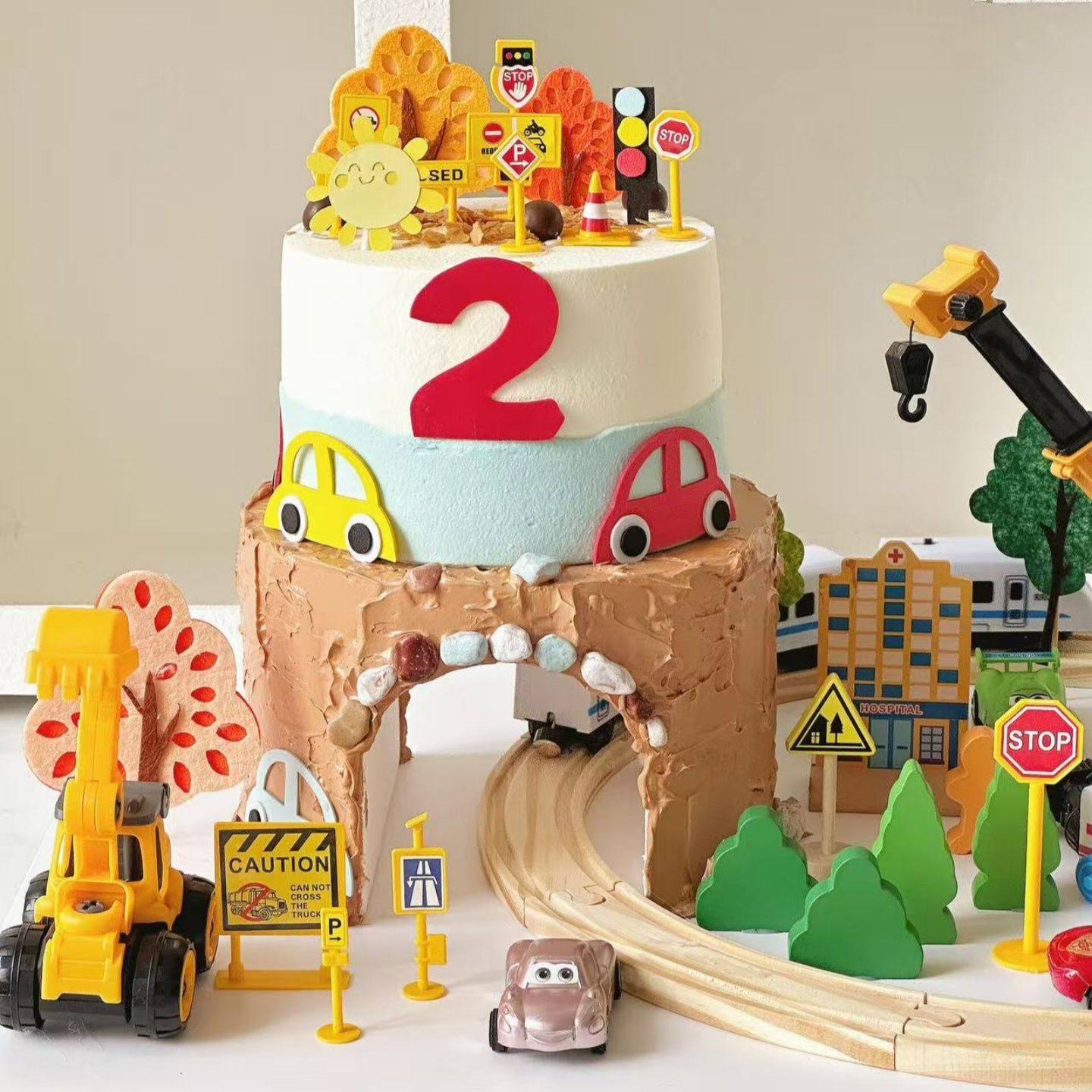 儿童电动轨道小火车蛋糕装饰摆件吊机挖土机儿童周岁生日烘焙装扮