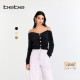 130504 bebe春夏一字领露肩链条缀饰毛针织衫 经典 延续