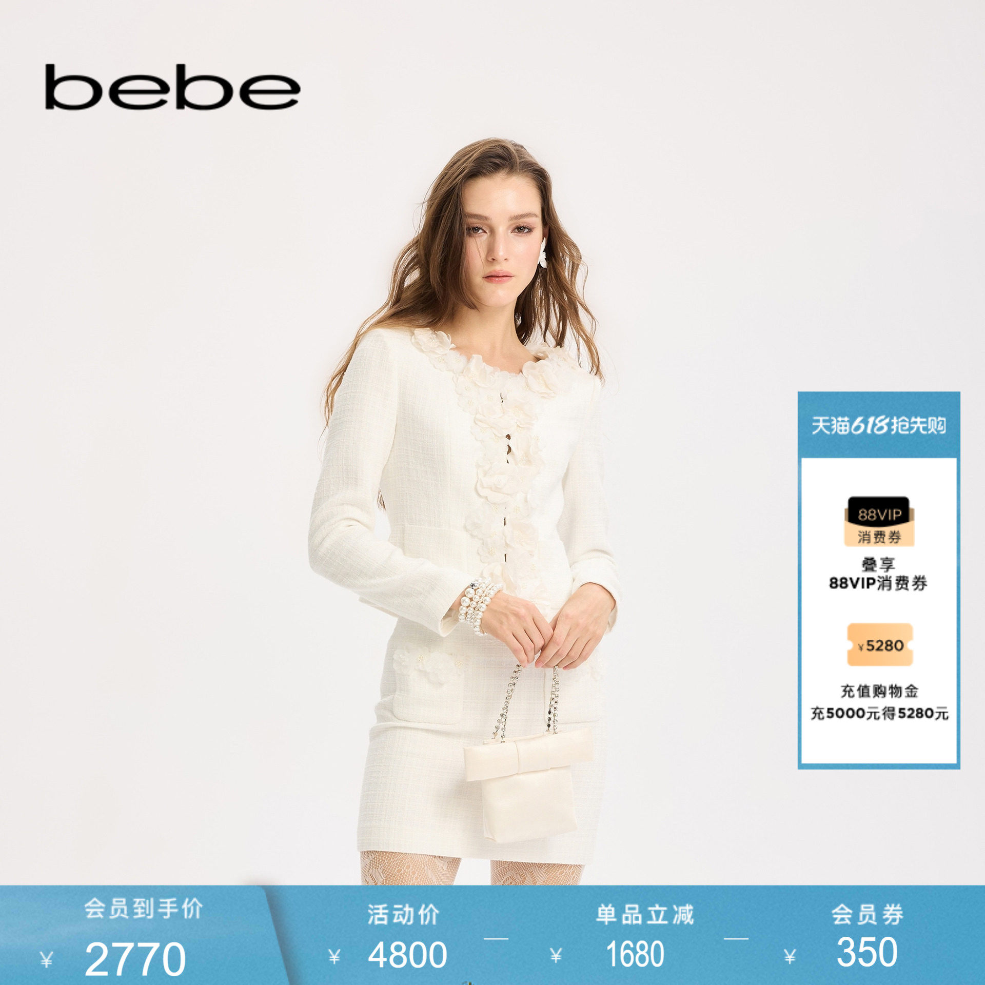 bebe女士小香风白色立体花装饰重工夹克外套340306
