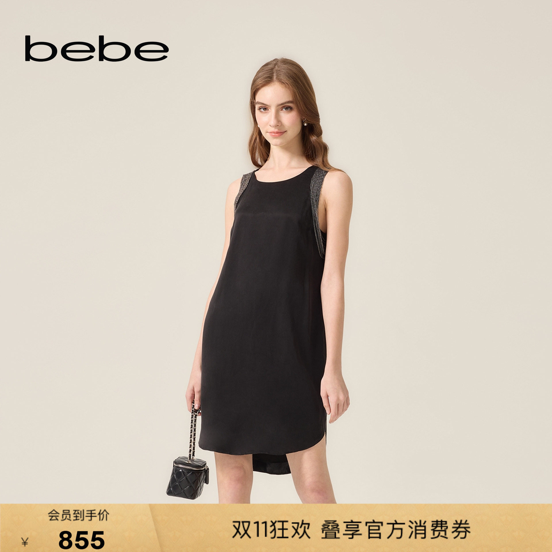 bebe2026夏季新款女士轻奢风圆领无袖流苏链条装饰小黑裙250014