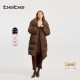 bebe冬季 系列女士美拉德宽松立体口袋翻领中长款 鹅绒羽绒服403102