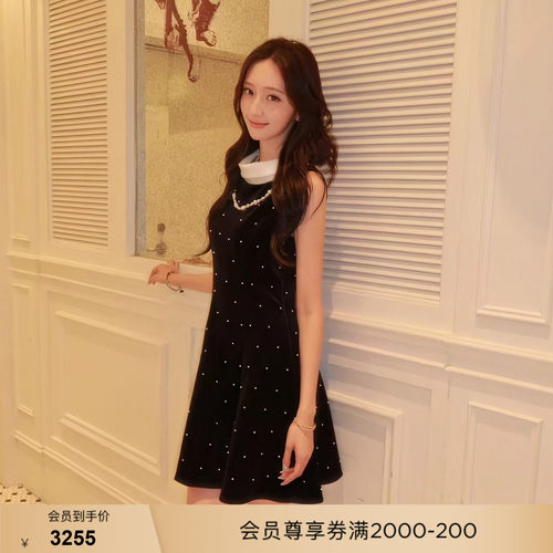 【博主同款】bebe2026秋季新款复古哑光丝绒赫本领连衣裙350024