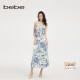 女士无袖 bebe2025夏季 新款 抽皱蕾丝花边印花茶歇连衣裙250055