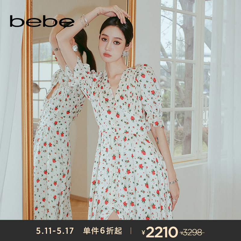 bebe春夏系列桑蚕丝泡泡袖V领印花连衣裙250014