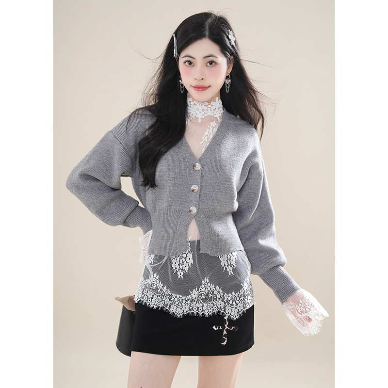 【轻寻觅春】早春法式温柔时尚V领高级针织衫上衣+蕾丝打底两件套