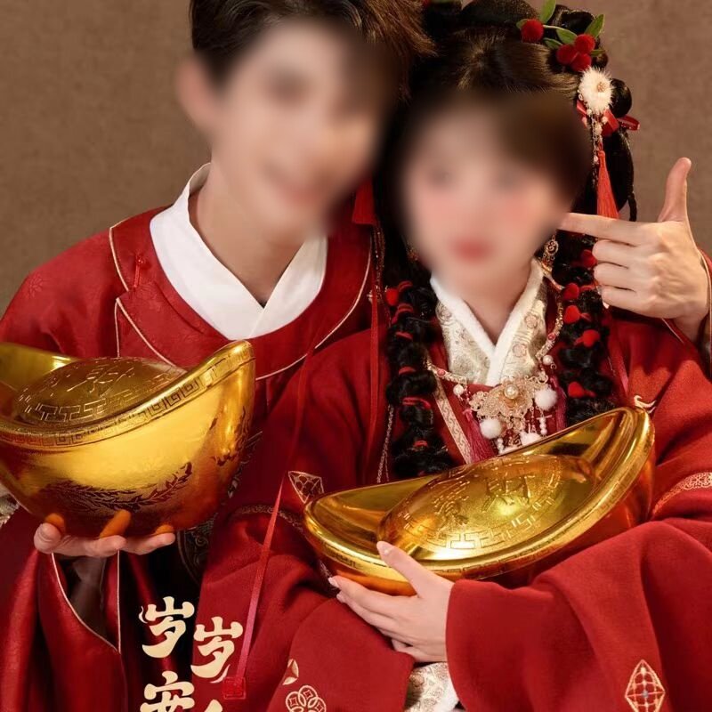 2026婚纱摄影新中式古装拍照道具金元宝官宣手拿板红绣球仿小白兔