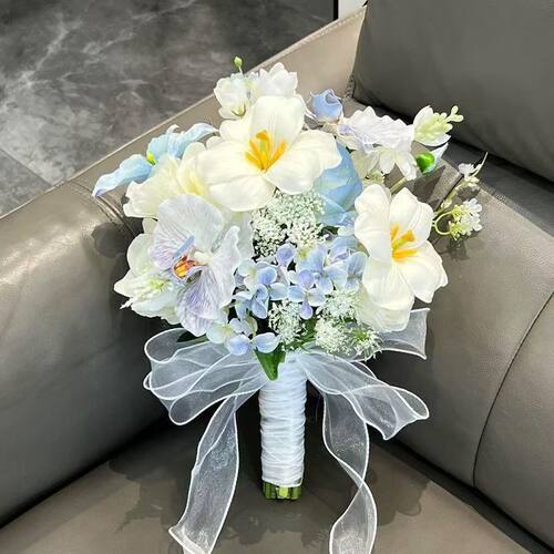 新创意情人节订婚明媚手捧花成品