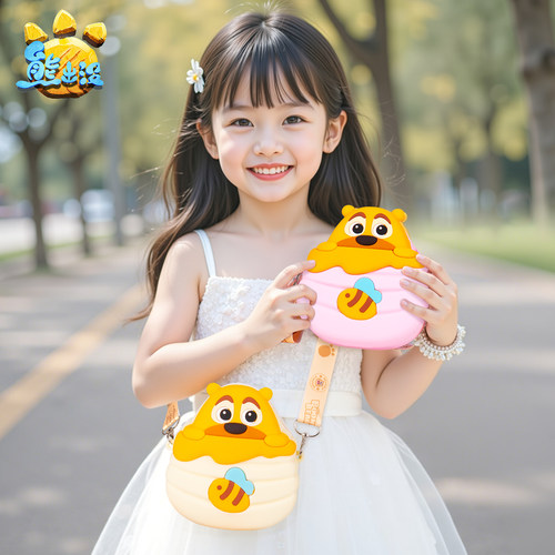 儿童斜挎包熊出没硅胶零钱包