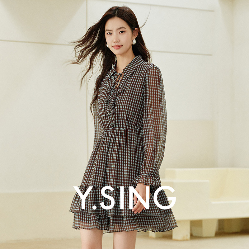衣香丽影格纹衬衫领连衣裙女2026年秋装新款法式泡泡袖中长蛋糕裙