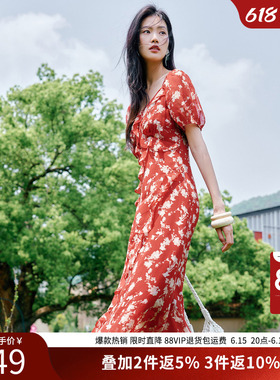衣香丽影红色方领碎花连衣裙女2026年夏装新款氛围感法式大摆裙子