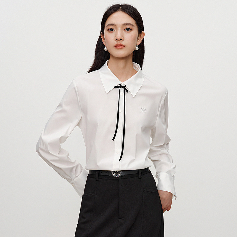 衣香丽影白色绣花衬衫女士2026年秋装新款可拆卸领结法式小资上衣