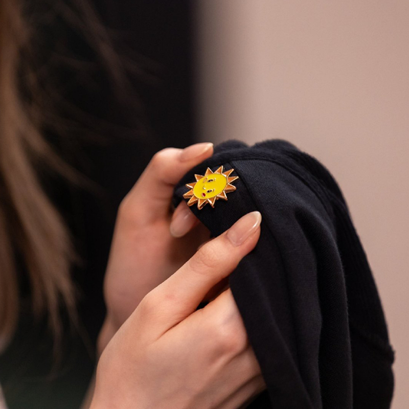 邝玲玲泰剧only you同款太阳胸针可爱男女学生装饰别针徽章饰礼品