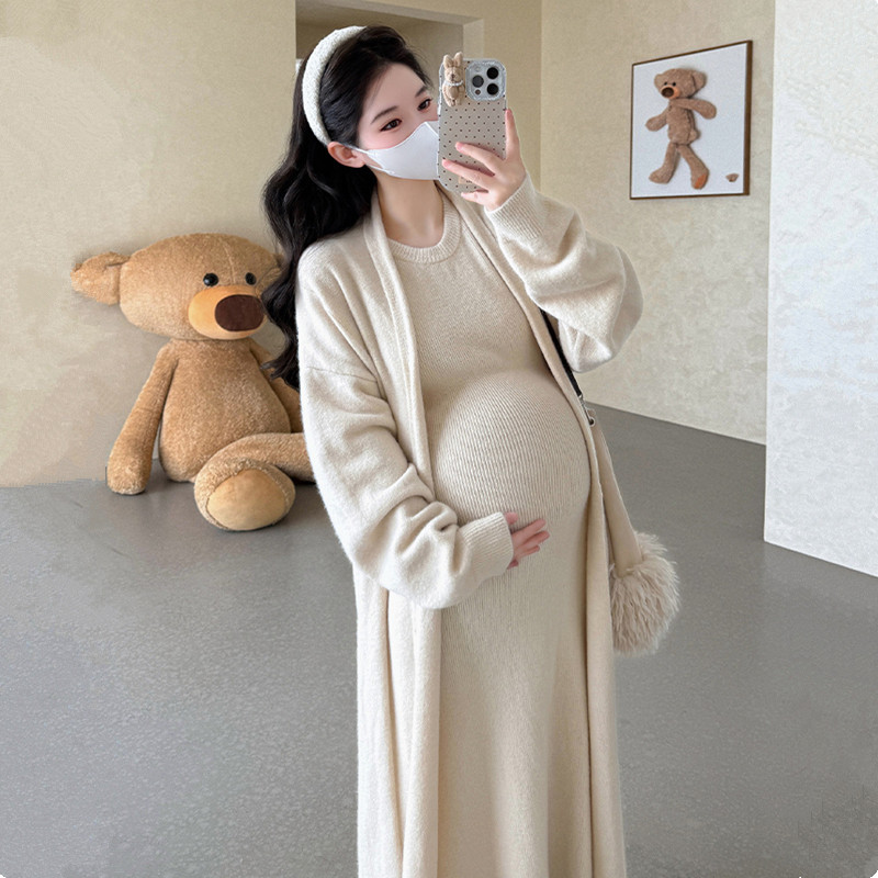 高级感孕妇秋冬装长款针织外套套装2025新款挂脖背心连衣裙大衣女