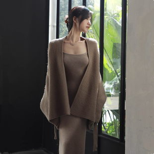孕妇秋冬软耨针织V领开衫短款大衣搭配针织吊带裙系带收腰外套女