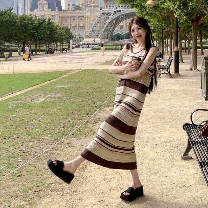 设计感孕妇夏款撞色条纹针织吊带裙2024新款修身慵懒风直筒背心裙